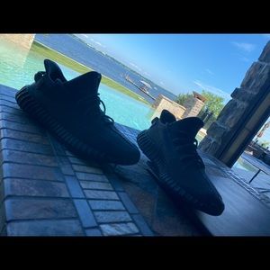 Yeezy boost 350 V2 black worn with authenticity